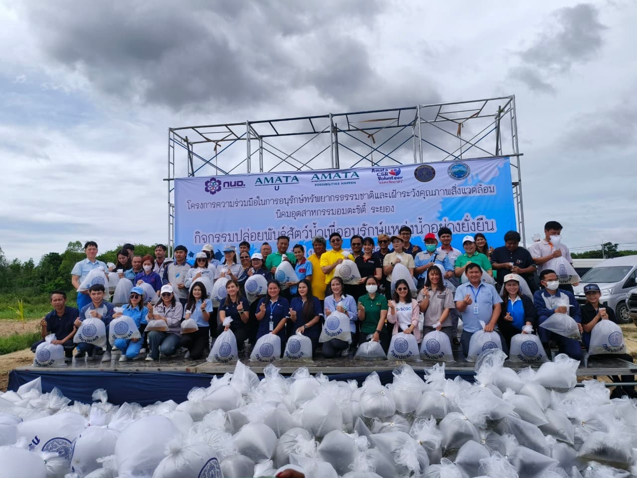 ปล่อยพันธุ์สัตว์น้ำ ณ อ่างเก็บน้ำดอกกราย — โครงการอนุรักษ์ทรัพยากรธรรมชาติ — 3/4