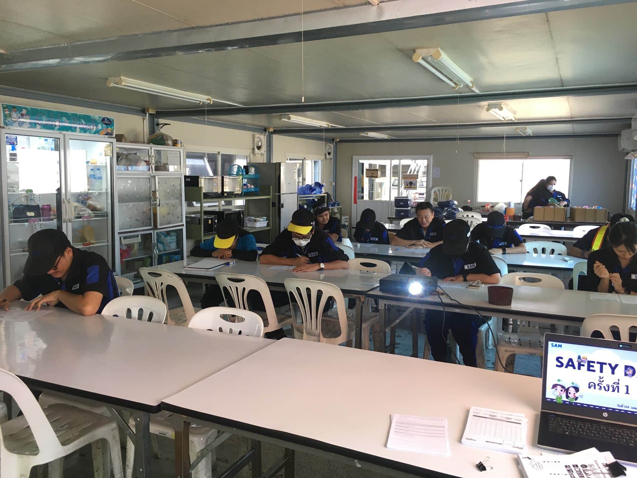 เดือนความปลอดภัย — มอบรางวัลพนักงานคะแนนสูงสุด 3 คน — 5/5