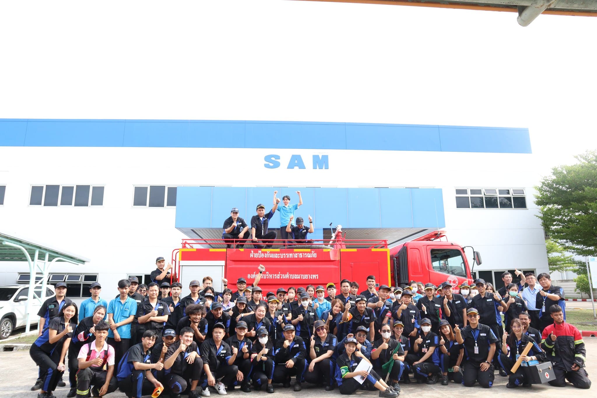 พนักงาน SAM ร่วมใจช่วยเหลือพี่น้องชาวภาคเหนือ สู้ภัยน้ำท่วม — 1/8