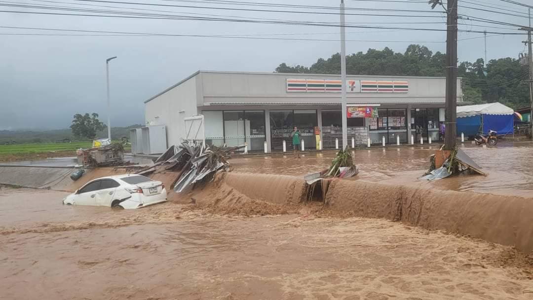 พนักงาน SAM ร่วมใจช่วยเหลือพี่น้องชาวภาคเหนือ สู้ภัยน้ำท่วม — 2/8