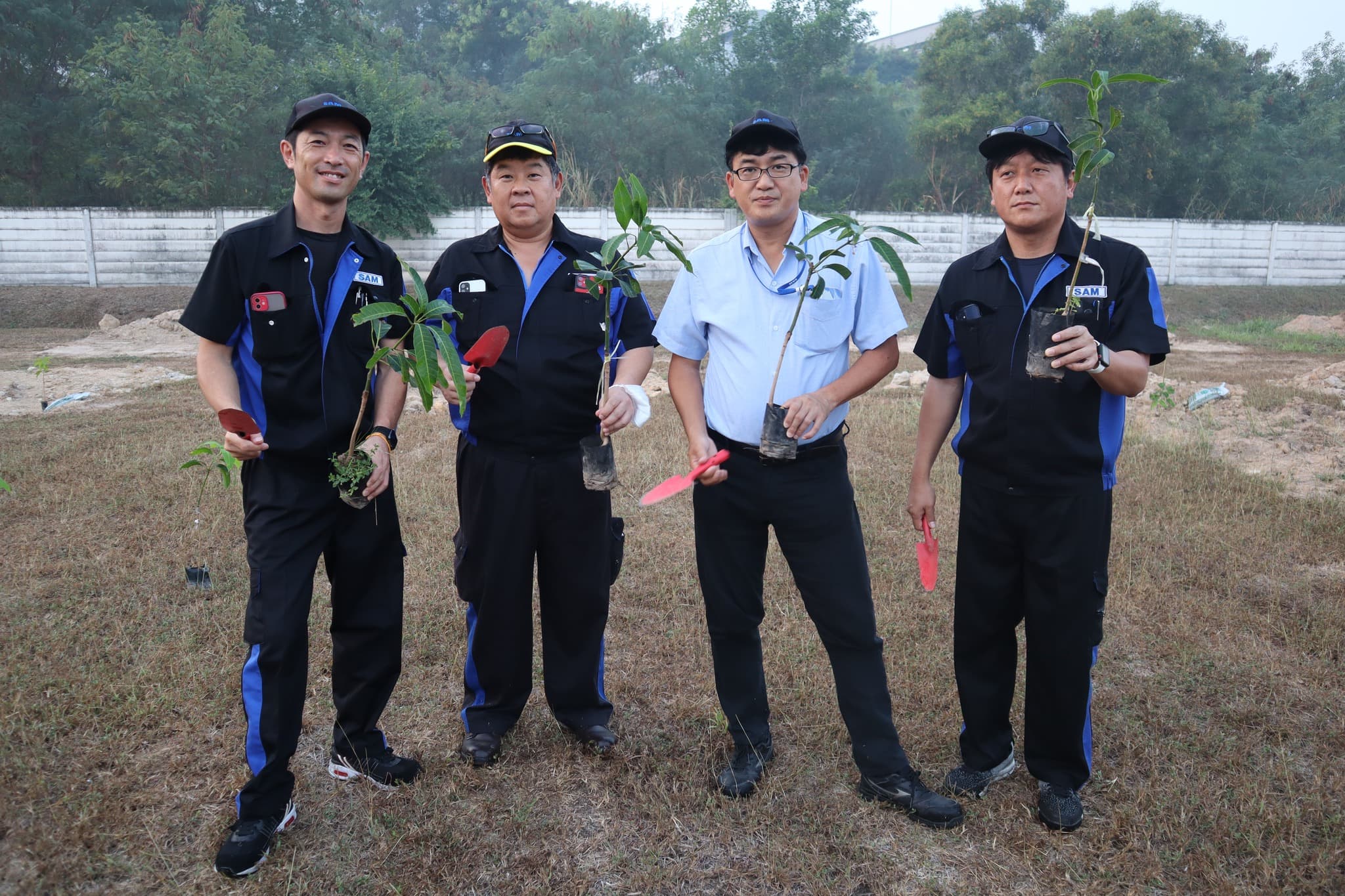 สวัสดีปีใหม่ 2024 — กิจกรรมปลูกต้นไม้ในพื้นที่โรงงาน — 1/5